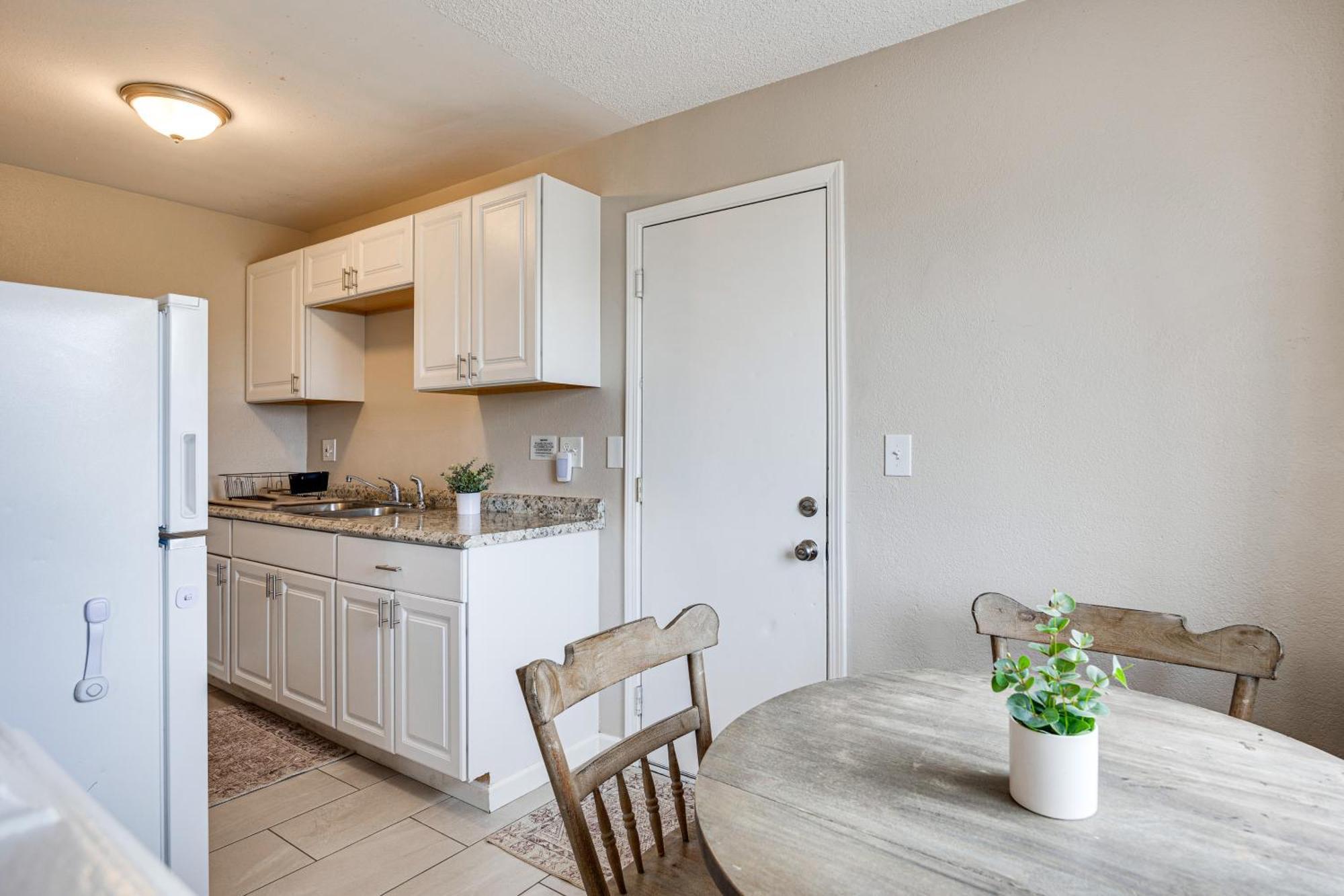 Convenient Joshua Tree Apartment - Walk To Town! Dış mekan fotoğraf